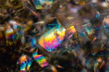 Siyah arkaplanda sabun köpüklerinin yakın plan görüntüsü