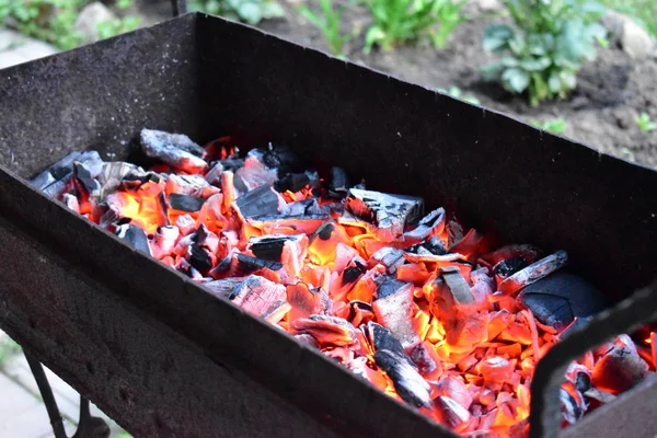Brazier Sıcak Yanan Kömürler — Stok fotoğraf
