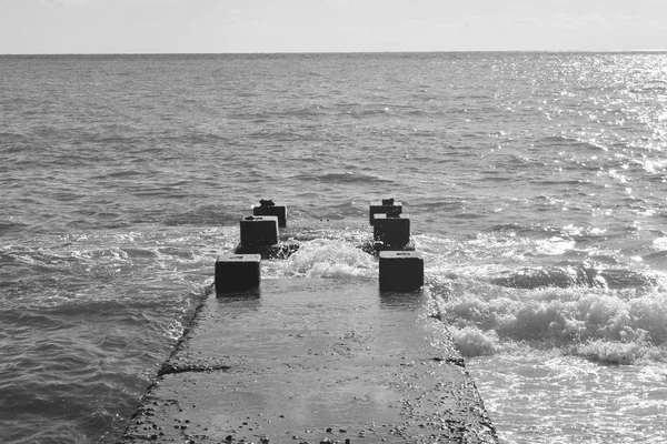 古い桟橋の白黒写真 — ストック写真