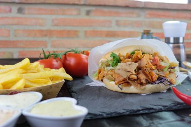 siyah artalanları ile Türk kebap durum