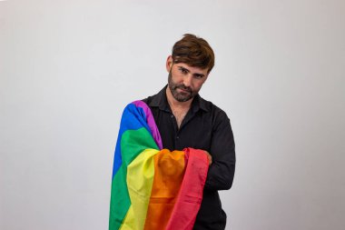 Eşcinsel gurur hareketi Lgbt Rain ile yakışıklı genç adam Portresi