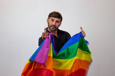 Eşcinsel gurur hareketi Lgbt Rain ile yakışıklı genç adam Portresi