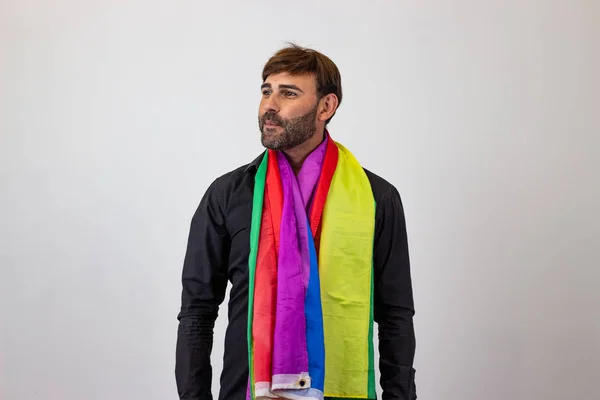 Portret van knappe jonge man met Gay Pride beweging LGBT regen — Stockfoto