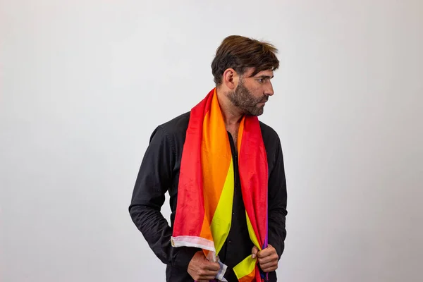 Eşcinsel gurur hareketi Lgbt Rain ile yakışıklı genç adam Portresi