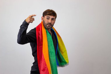 Eşcinsel gurur hareketi Lgbt Rain ile yakışıklı genç adam Portresi