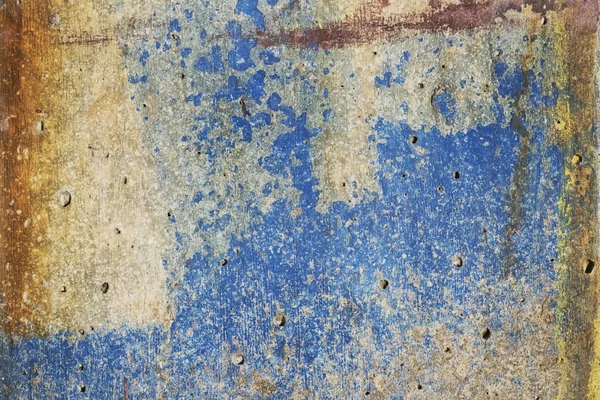 明るい晴れた日のスタイル グランジで現われる錆と青い色で破壊されたコンクリートの色明るい質感 — ストック写真
