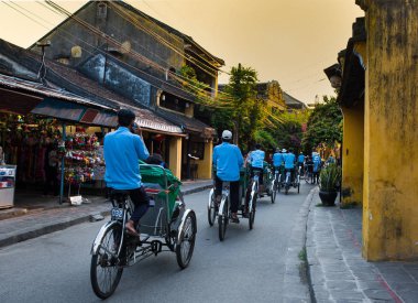 Sokak eski şehrin Hoi An, Vietnam. Hoi bir dünya kültürel miras site, karma kültürler ve mimarisi ile ünlü.