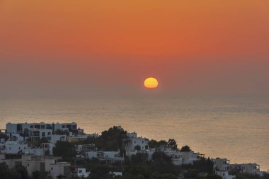 Gün batımı görünümü Yalıkavak Bay, Bodrum, Türkiye