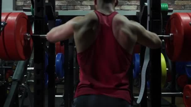 Man Gaat Barbell Squats Doen — Stockvideo