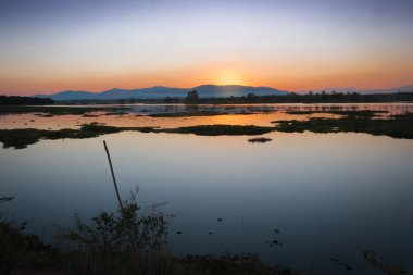 Gün batımı göl, günbatımı fotoğraf, akşam göl fotoğrafları, deniz manzarası