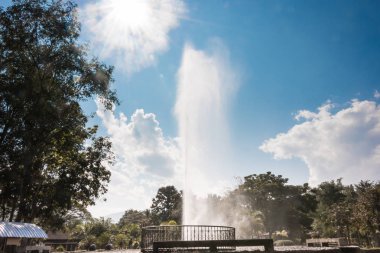 Doğal kaplıcalar içinde Chiang Rai Kuzey Tayland, kaplıcalar Gökyüzü mavidir.
