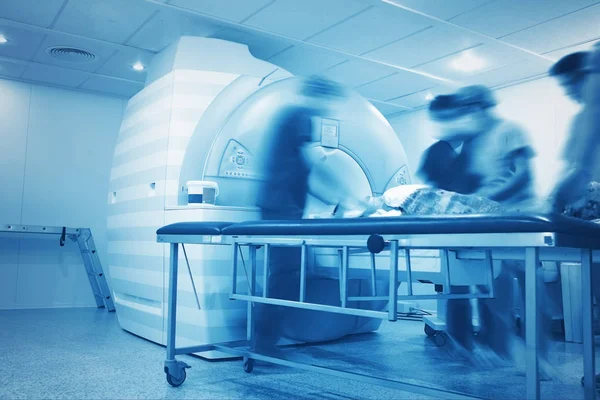 Scanning Oluşum Radyoloji Hastane Bölümü Ağır Hasta Kişinin Mri Için — Stok fotoğraf