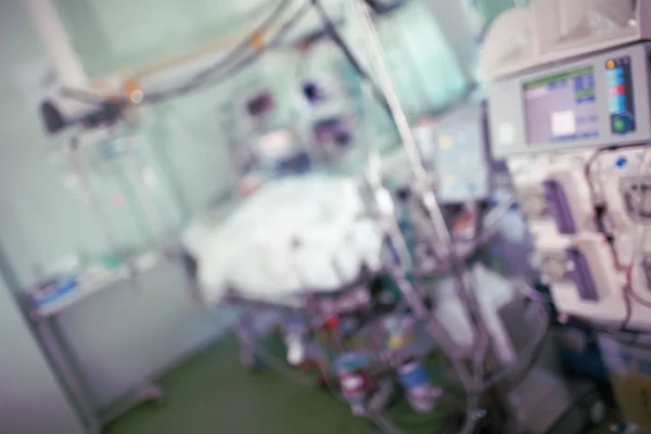 Vista Sfocata Del Reparto Ospedaliero Con Paziente Incosciente Nel Letto — Foto Stock
