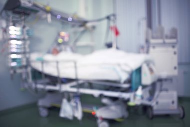 Komadaki hasta saat gözlem altında yaşam destek cihazı için odaklanmamış arka plan bağlı.