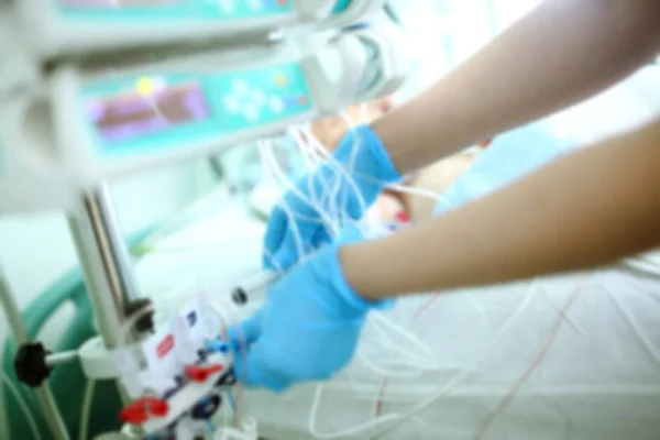 Arbeit Mit Dem Patienten Und Den Geräten Auf Der Krankenhausstation — Stockfoto