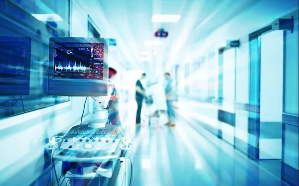 Máquina Moderna Ultrassom Com Uma Imagem Coração Corredor Hospital Com — Fotografia de Stock