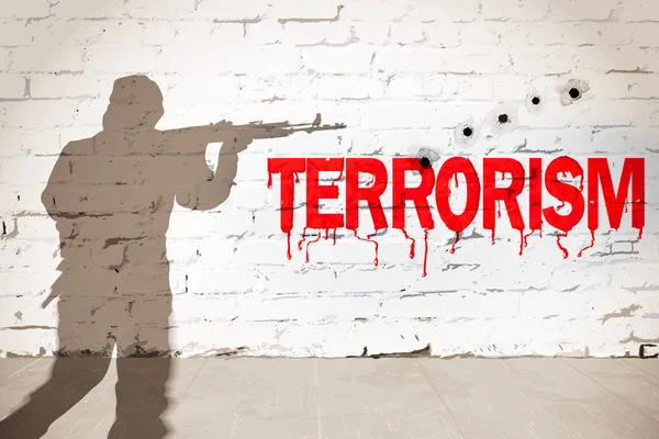 Terörizm kavramı. Shot tuğla duvar üzerinde kırmızı yazıt 