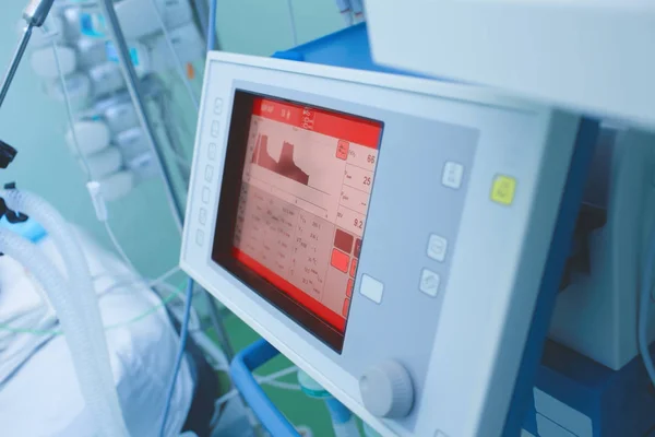 Електронні машини з відображенням показників пацієнта — стокове фото