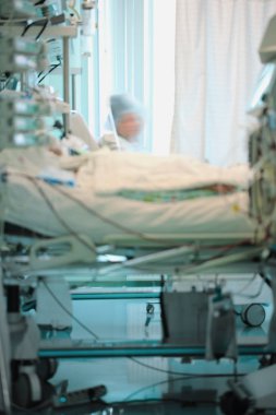 Teknik donanımlı Er başucu yakınında Hemşire