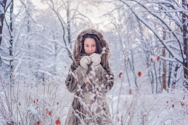 Young Woman Winter Forest Snowinf Cold Winter Girl Fur Coat — Stock Photo, Image