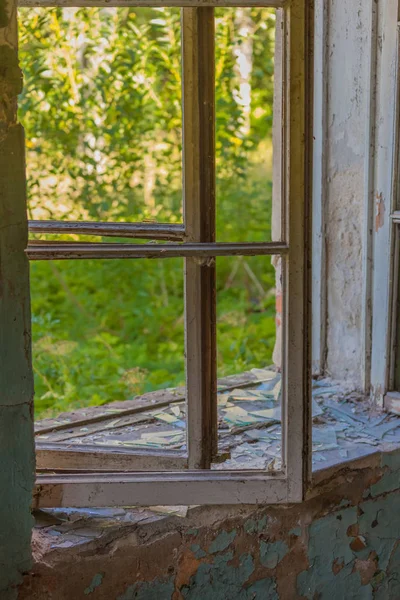 Millésime Éclairé Blanc Vieille Fenêtre Dans Ancien Mur Briques Blanches — Photo