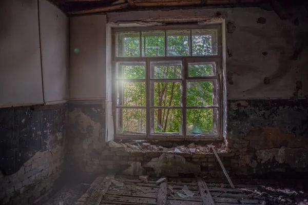 Witte Verlichte Vintage Oude Venster Een Oude Witte Bakstenen Muur — Stockfoto