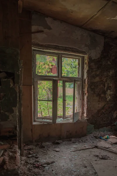 Janela Velha Uma Parede Tijolo Antiga Castelo Abandonado Interior Com — Fotografia de Stock