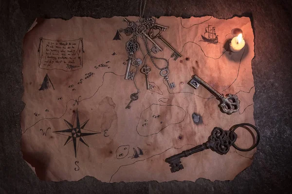 Πίνακας Επίπεδη Lay Πειρατής Παλιός Χάρτης Πλήκτρα Και Πραγματικό Κερί — Φωτογραφία Αρχείου