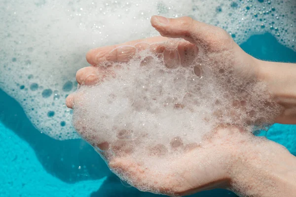 Espuma Las Manos Burbujas Jabón Las Palmas Las Manos Concepto — Foto de Stock