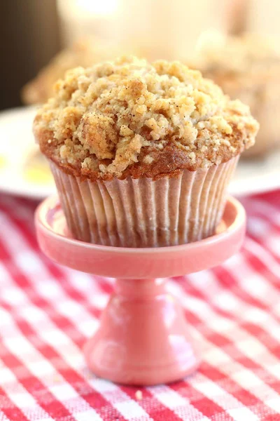 Peach Muffins Streusel Pink Stand — Stock Photo, Image