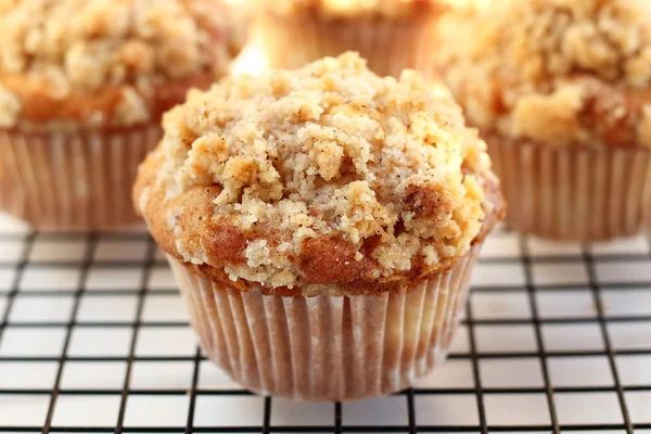 Peach Muffins Streusel Whire Rack — Stock Photo, Image