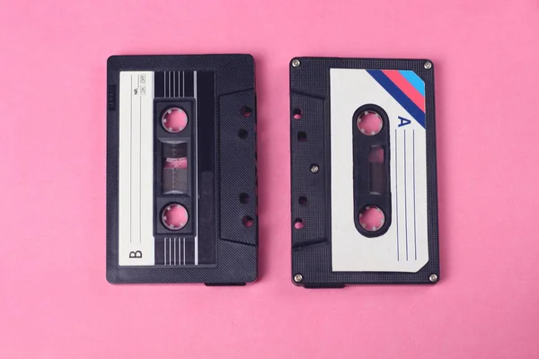 Grupo Dois Áudio Retro Vintage Cassete Fita Estilo Fundo Rosa — Fotografia de Stock