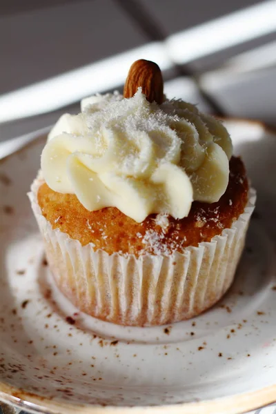 Homemade Bakery Style Vanilla Delicious Sponge Cake White Butter Cream — Stock Photo, Image