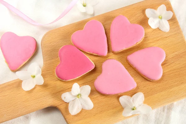 Bonita Cama Plana Femenina Con Galletas Corazones Suavemente Rosados Con —  Fotos de Stock