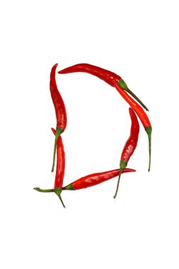 Sıcak baharat acı biber beyaz izole alfabesi. Doğal vejetaryen diyet D, harfi şeklinde organik sebze biber kelime yapma ve bir logo olarak kullanmak için