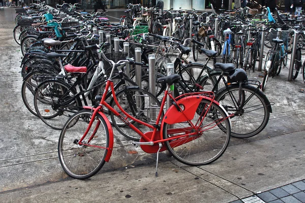 Copenhague Dinamarca Novembro Estacionamento Europeu Com Muitas Bicicletas Perto Metrô — Fotografia de Stock