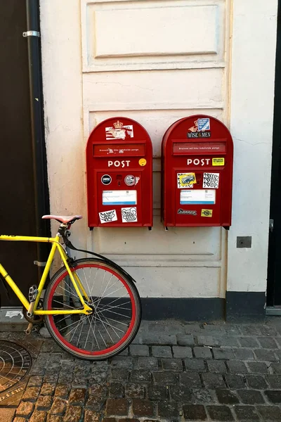 Caixa Correio Vermelho Velho Estilo Para Enviar Cartas Coladas Com — Fotografia de Stock