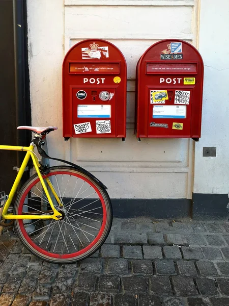 Caixa Correio Vermelho Velho Estilo Para Enviar Cartas Coladas Com — Fotografia de Stock