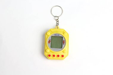 Saint-Petersburg, Rusya, Mart 27: Beyaz arka plan üzerinde eski retro oyun tamagotchi, açıklayıcı Editoryal