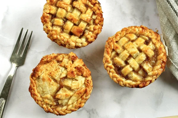 Mini Tarte Anglaise Américaine Viande Salée Avec Fourchette Rustique Vintage — Photo