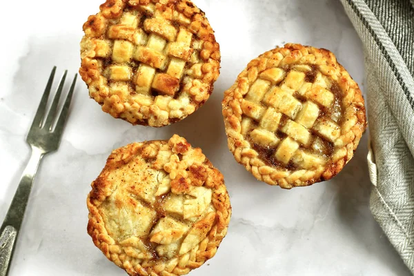 Mini Tarte Anglaise Américaine Viande Salée Avec Fourchette Rustique Vintage — Photo