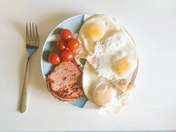 Gezond Biologisch Uitgebalanceerd Ontbijt Goede Voeding Roerei Eieren Tomaten Kers — Stockfoto