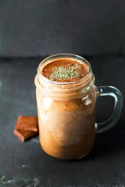 Szerves Természetes Csokoládé Kávé Cacao Smoothie Ital Chia Magok Üveg — Stock Fotó
