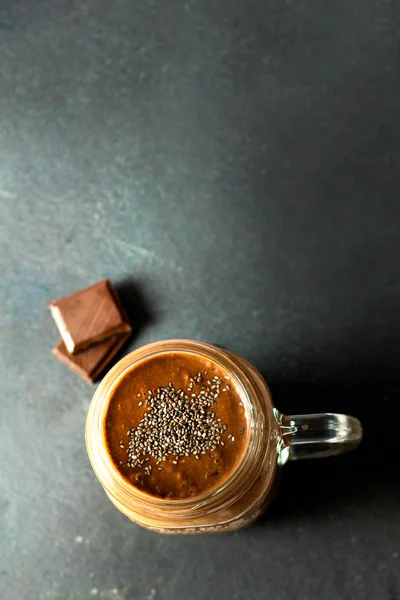 Szerves Természetes Csokoládé Kávé Cacao Smoothie Ital Chia Magok Üveg — Stock Fotó