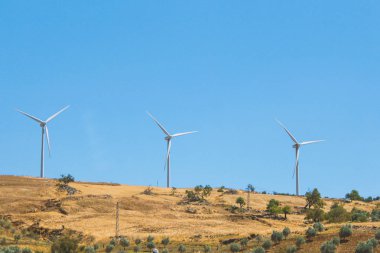 Rüzgar güç bitki yel değirmeni enerji elektrik sarı tepeler yumuşak seçici odak