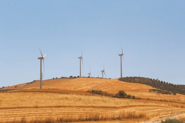 Rüzgar güç bitki yel değirmeni enerji elektrik sarı tepeler yumuşak seçici odak