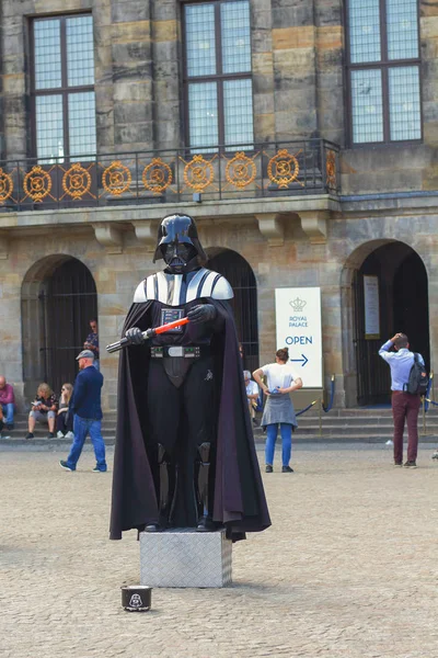 Amsterdam Países Bajos Julio 2019 Actor Disfrazado Darth Vader Con —  Fotos de Stock