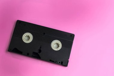video vhs retro vintage kaset 70s, 80s, pembe arka plan 90s tarzı