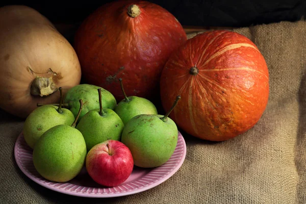 Nature Morte Citrouilles Jaune Orangé Courge Musquée Poires Rouges Vertes — Photo