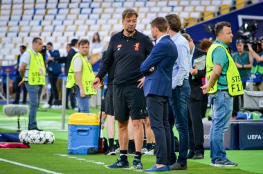 Kiev, Ukrayna - 26 Mayıs 2018: Jürgen Klopp ve Frank Lampard 2018 Uefa Şampiyonlar Ligi final maçında Real Madrid ve Liverpool, Ukrayna arasında önce